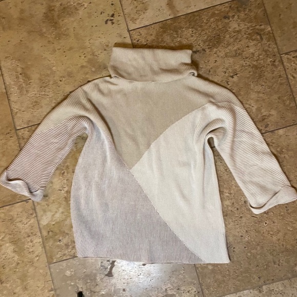 Color Block Sweater - Picture 8 of 12